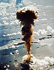 Blick von oben auf Tests beim Bikini-Atoll